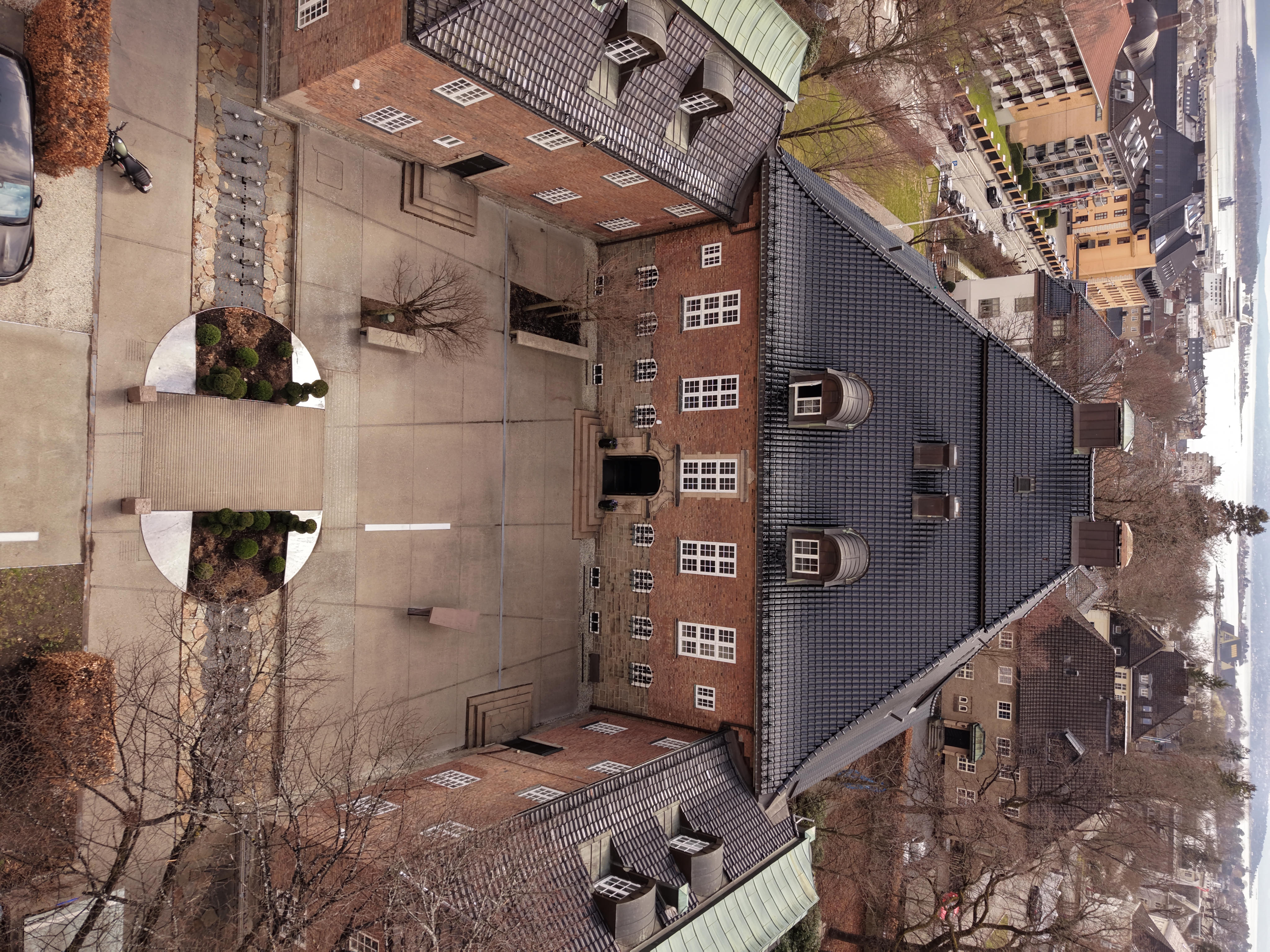 Hus ett fra drone